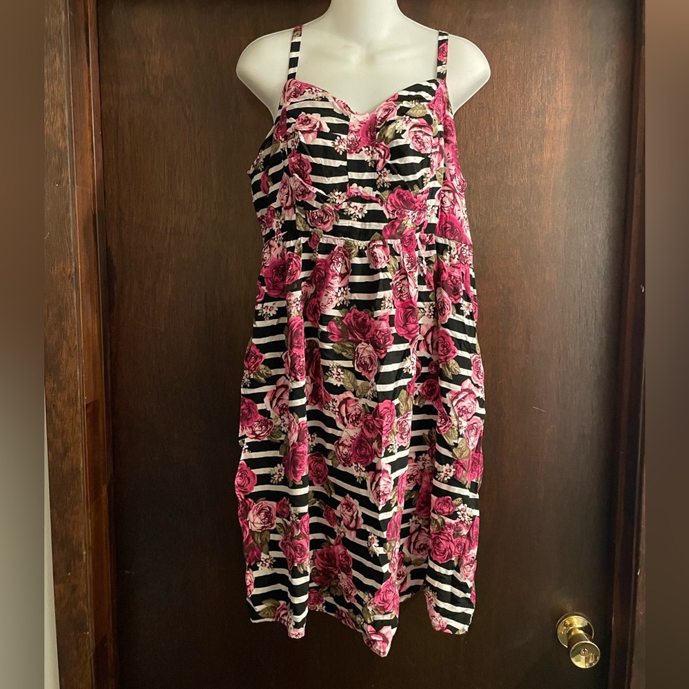 Torrid Brand Women's Size 2 Striped Floral Challis Dress Bright Pink & Black - Picture 3 of 6